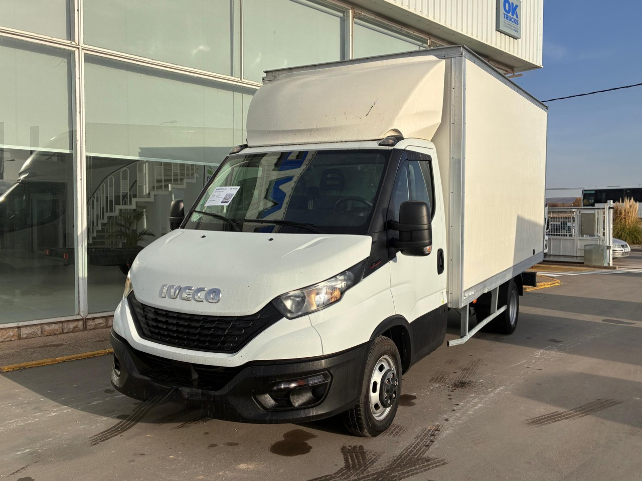 Caja cerrada IVECO 35C16 3.0 20m3 con puertas traseras - Bestelwagen gesloten laadbak: afbeelding 1 Caja cerrada IVECO 35C16 3.0 20m3 con puertas traseras - Bestelwagen gesloten laadbak: afbeelding 1