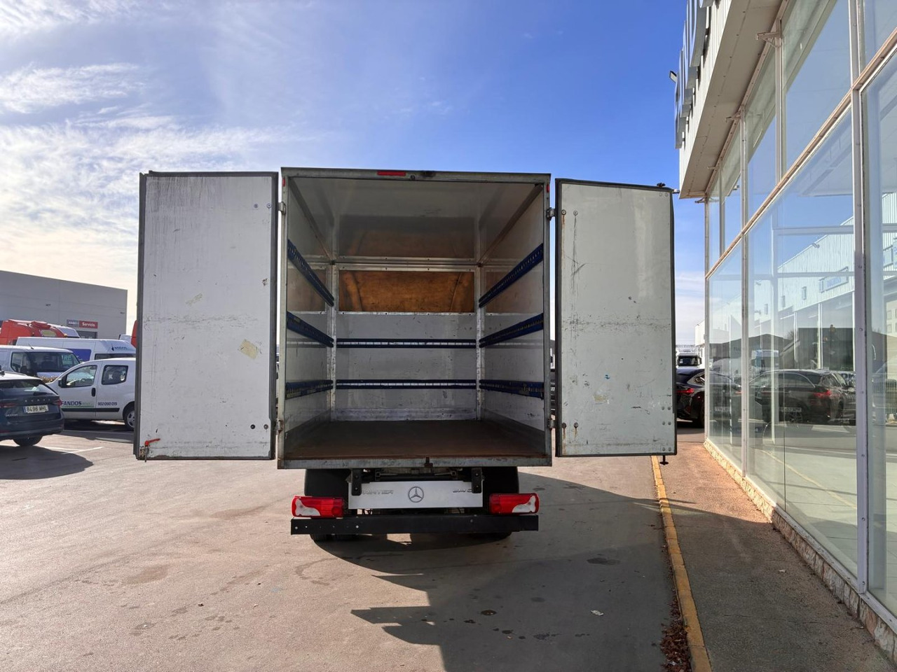 Caja cerrada Mercedes Sprinter 514 20m3 con puertas traseras - Bestelwagen gesloten laadbak: afbeelding 5 Caja cerrada Mercedes Sprinter 514 20m3 con puertas traseras - Bestelwagen gesloten laadbak: afbeelding 5