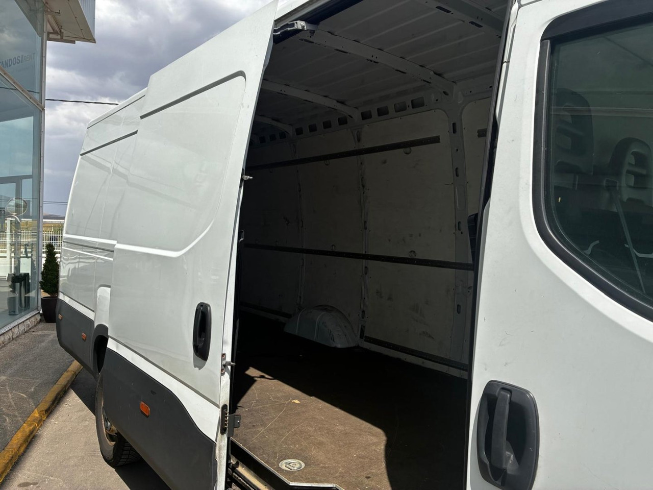 Gesloten bestelwagen Furgón IVECO 35S14 V 16m3: afbeelding 7 Gesloten bestelwagen Furgón IVECO 35S14 V 16m3: afbeelding 7