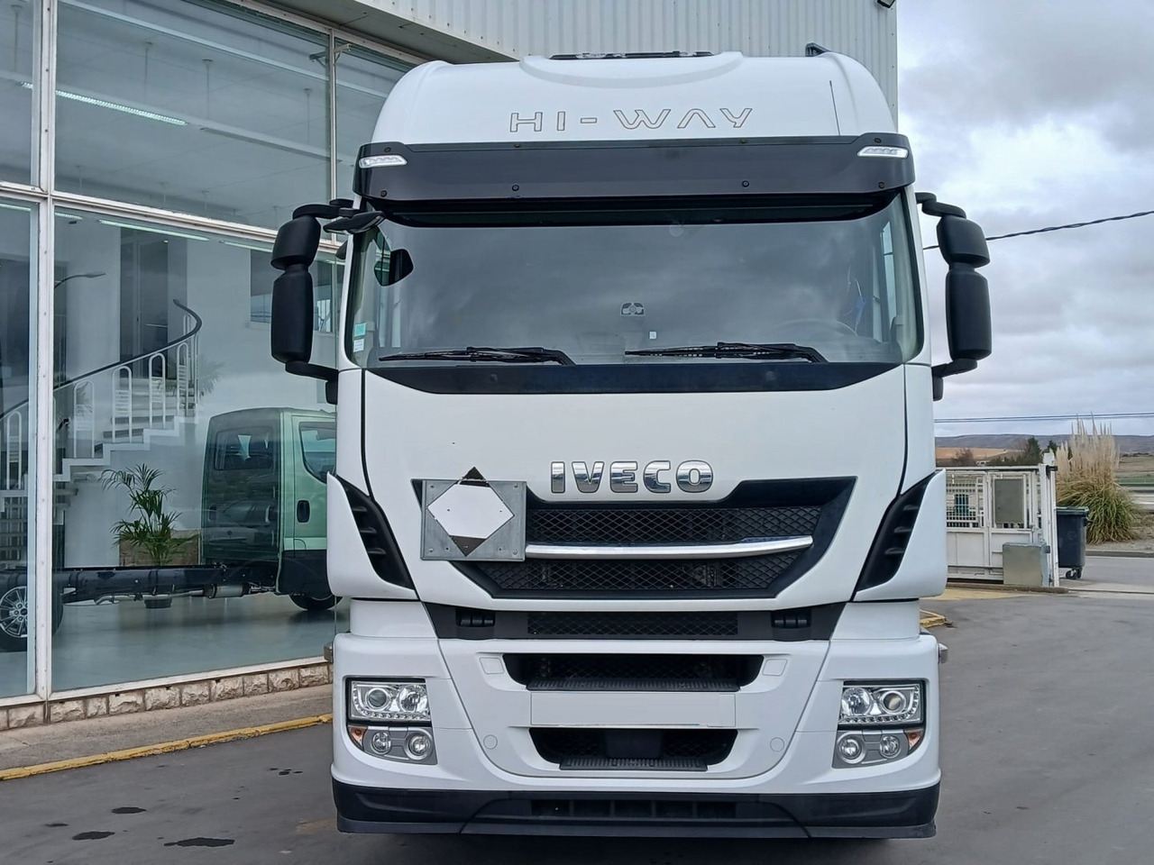 Cabeza Tractora IVECO 480 AUTOMATICO CON INTARDER - Trekker: afbeelding 2 Cabeza Tractora IVECO 480 AUTOMATICO CON INTARDER - Trekker: afbeelding 2