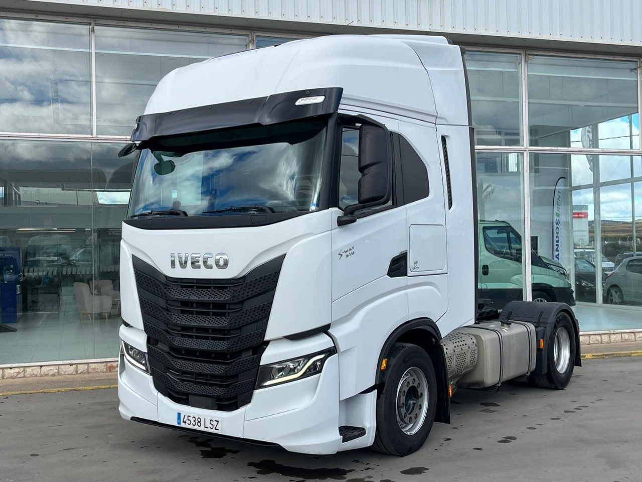 Cabeza Tractora IVECO S-WAY 510 AUTOMATICO CON INTARDER - Trekker: afbeelding 1 Cabeza Tractora IVECO S-WAY 510 AUTOMATICO CON INTARDER - Trekker: afbeelding 1
