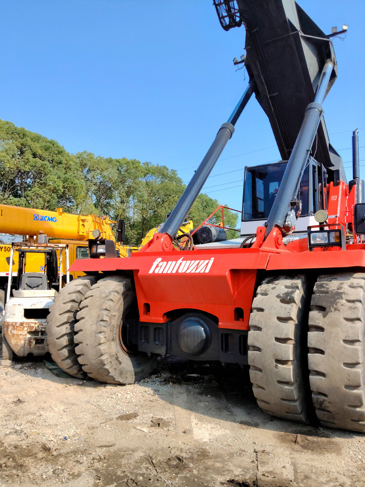 FANTUZZI CS45KM 45 TON REACH STACKER - Reach stacker: afbeelding 5 FANTUZZI CS45KM 45 TON REACH STACKER - Reach stacker: afbeelding 5