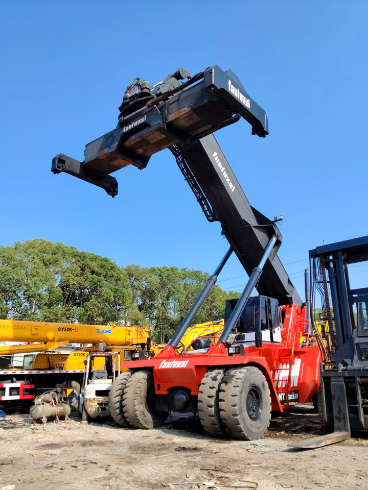 FANTUZZI CS45KM 45 TON REACH STACKER - Reach stacker: afbeelding 4 FANTUZZI CS45KM 45 TON REACH STACKER - Reach stacker: afbeelding 4