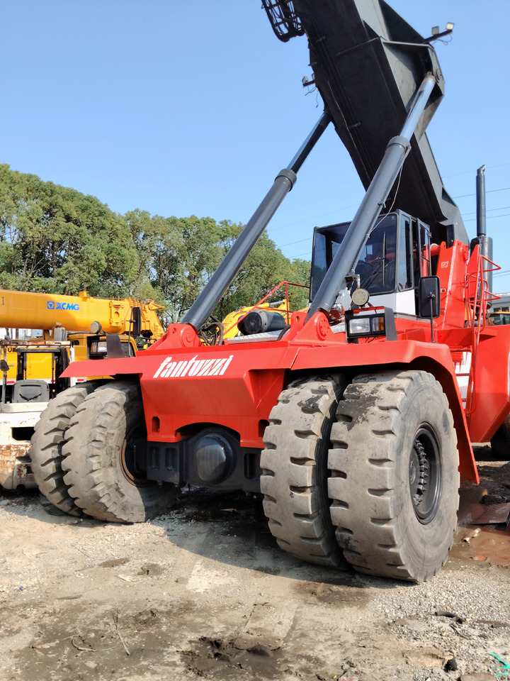 FANTUZZI CS45KM 45 ton - Reach stacker: afbeelding 4 FANTUZZI CS45KM 45 ton - Reach stacker: afbeelding 4