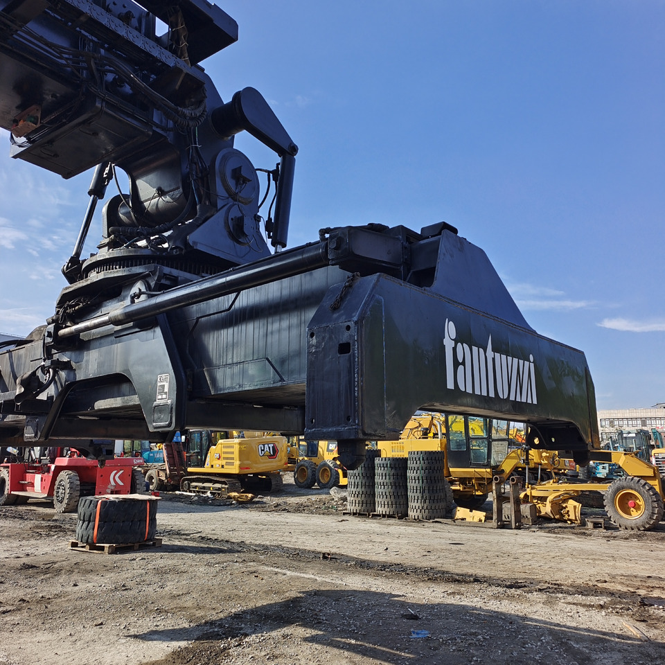 Reach stacker FANTUZZI CS45KMHD 45 TON: afbeelding 6 Reach stacker FANTUZZI CS45KMHD 45 TON: afbeelding 6