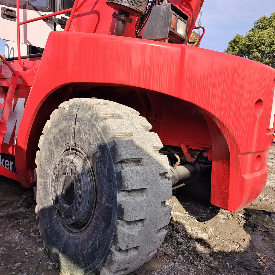 FANTUZZI CS45KMHD 45 TON - Reach stacker: afbeelding 2 FANTUZZI CS45KMHD 45 TON - Reach stacker: afbeelding 2