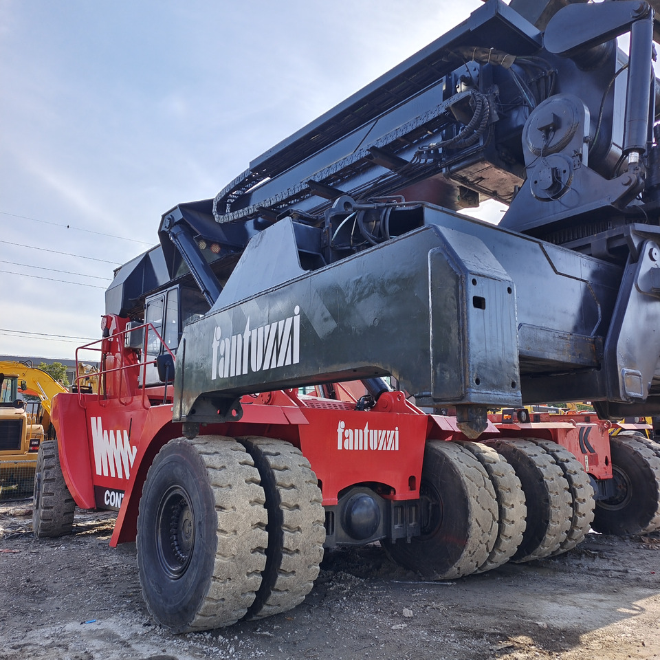 Reach stacker FANTUZZI CS45KMHD 45 TON: afbeelding 9 Reach stacker FANTUZZI CS45KMHD 45 TON: afbeelding 9