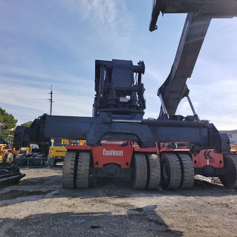 Reach stacker FANTUZZI CS45KMHD 45 TON: afbeelding 8 Reach stacker FANTUZZI CS45KMHD 45 TON: afbeelding 8
