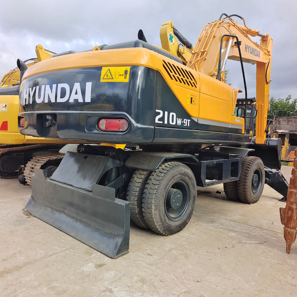 HYUNDAI 210W-9T - Mobiele graafmachine: afbeelding 2 HYUNDAI 210W-9T - Mobiele graafmachine: afbeelding 2