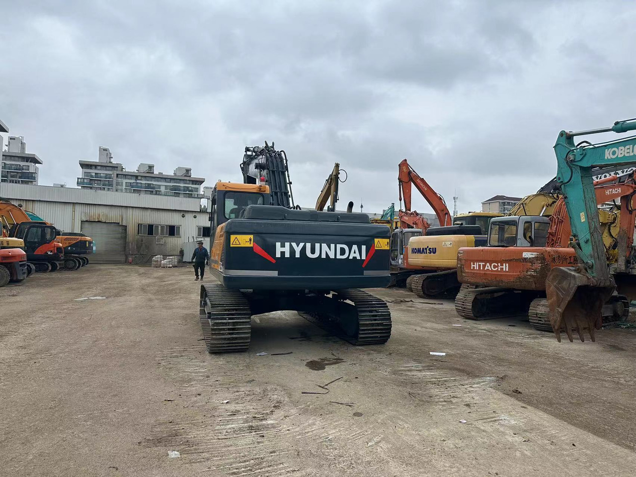 HYUNDAI 225LC-9T - Rupsgraafmachine: afbeelding 4 HYUNDAI 225LC-9T - Rupsgraafmachine: afbeelding 4