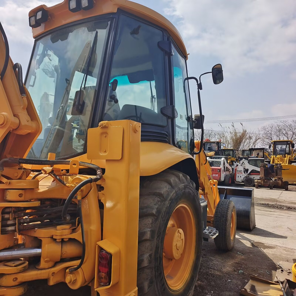 JCB 3CX MADE IN UK Jcb 3 CX 4 CX - Graaflaadmachine: afbeelding 1 JCB 3CX MADE IN UK Jcb 3 CX 4 CX - Graaflaadmachine: afbeelding 1