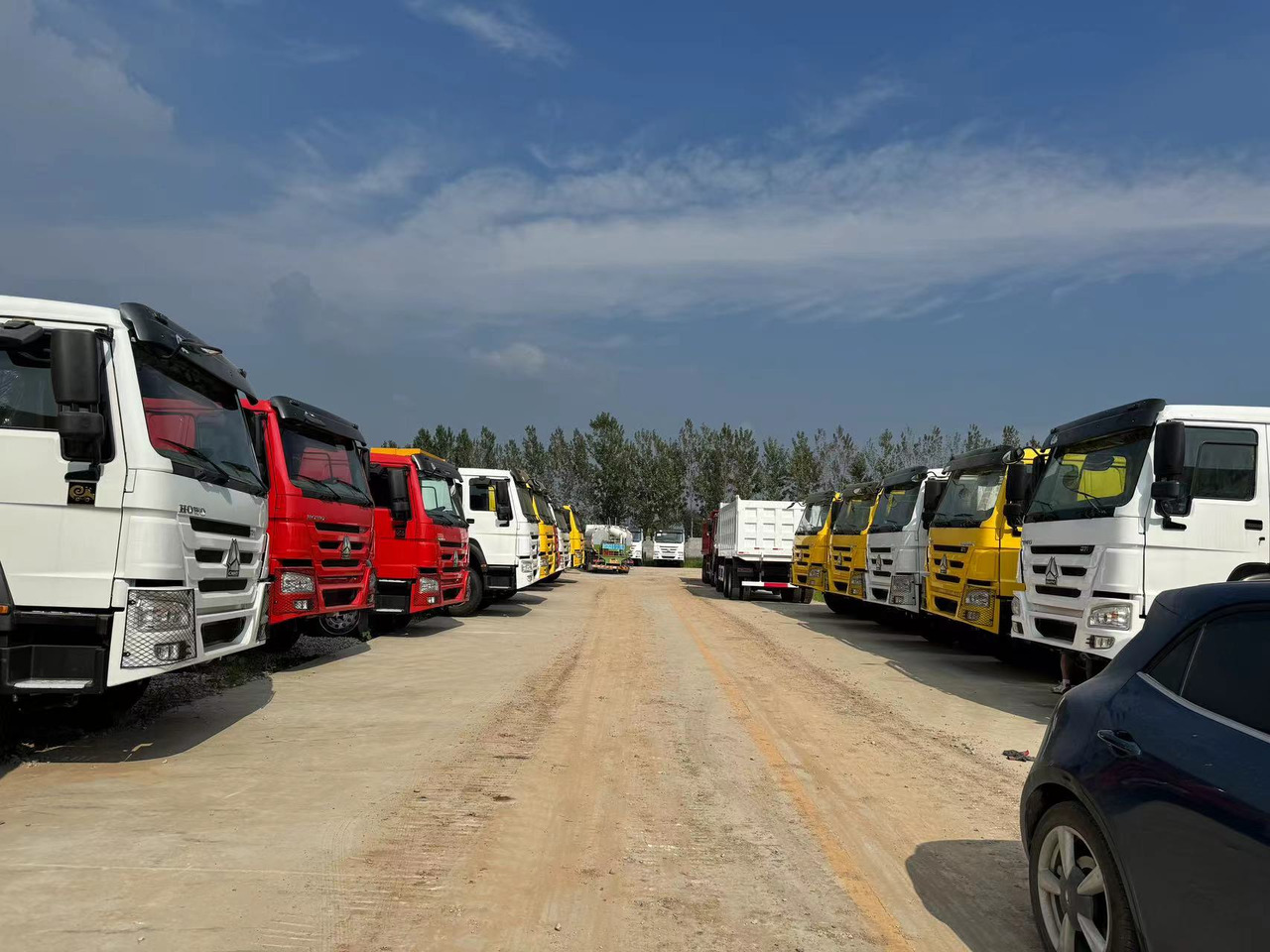SINOTRUK HOWO 371 DUMP TRUCK 6*4 375 380 400 420 HP - Kipper vrachtwagen: afbeelding 3 SINOTRUK HOWO 371 DUMP TRUCK 6*4 375 380 400 420 HP - Kipper vrachtwagen: afbeelding 3