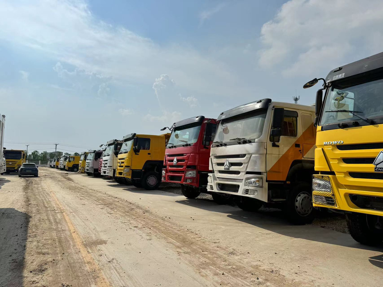 SINOTRUK HOWO 371 DUMP TRUCK 6*4 375 380 400 420 HP - Kipper vrachtwagen: afbeelding 1 SINOTRUK HOWO 371 DUMP TRUCK 6*4 375 380 400 420 HP - Kipper vrachtwagen: afbeelding 1
