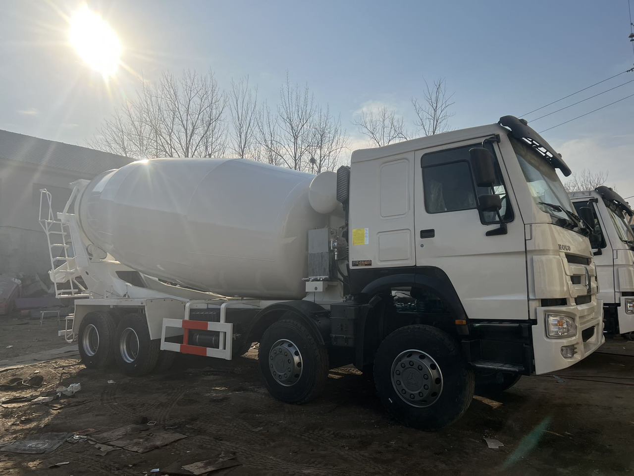 SINOTRUK HOWO 371 HP 16 CBM 8*4 - Betonmixer: afbeelding 4 SINOTRUK HOWO 371 HP 16 CBM 8*4 - Betonmixer: afbeelding 4