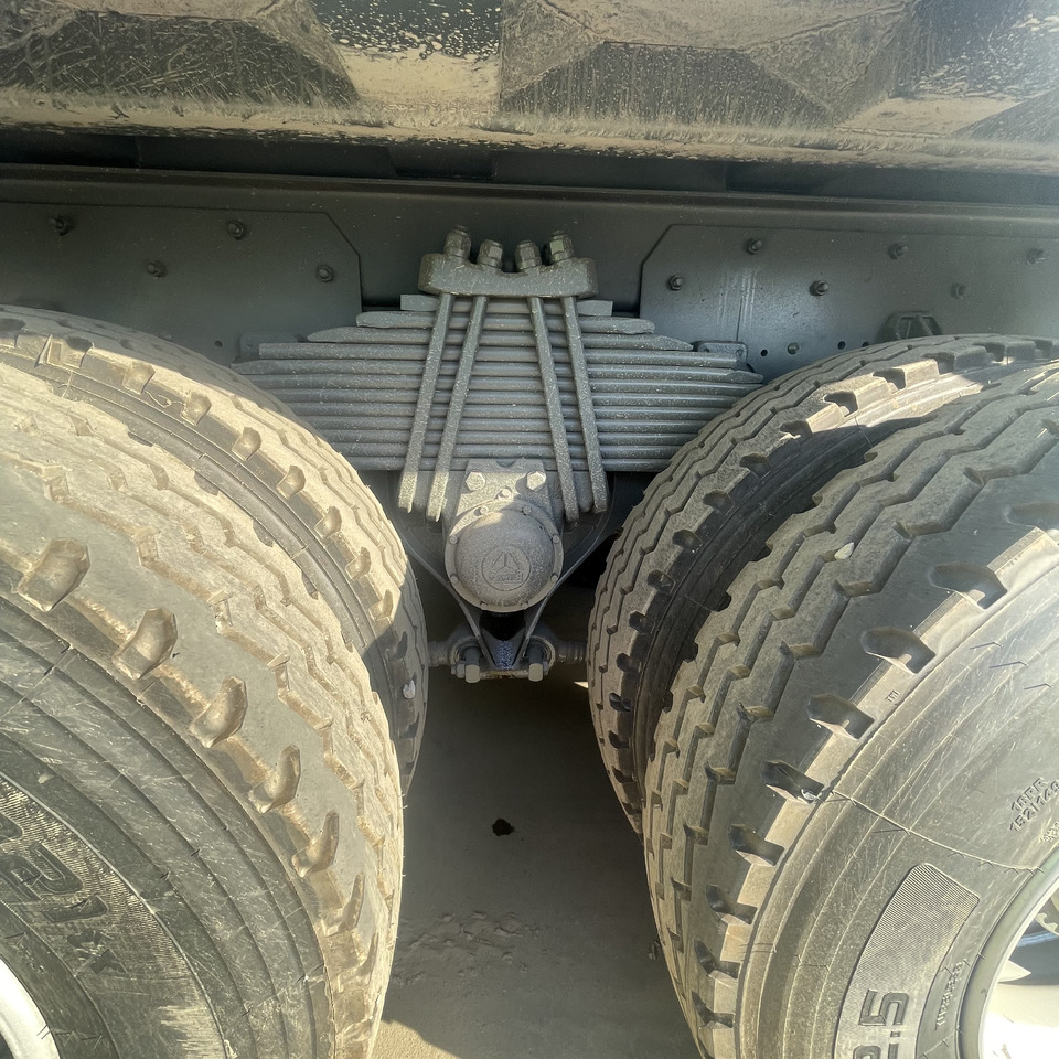 SINOTRUK HOWO 375 6*4 10 WHEELS TEN TIRES 371 380 400 420 HP - Kipper vrachtwagen: afbeelding 5 SINOTRUK HOWO 375 6*4 10 WHEELS TEN TIRES 371 380 400 420 HP - Kipper vrachtwagen: afbeelding 5