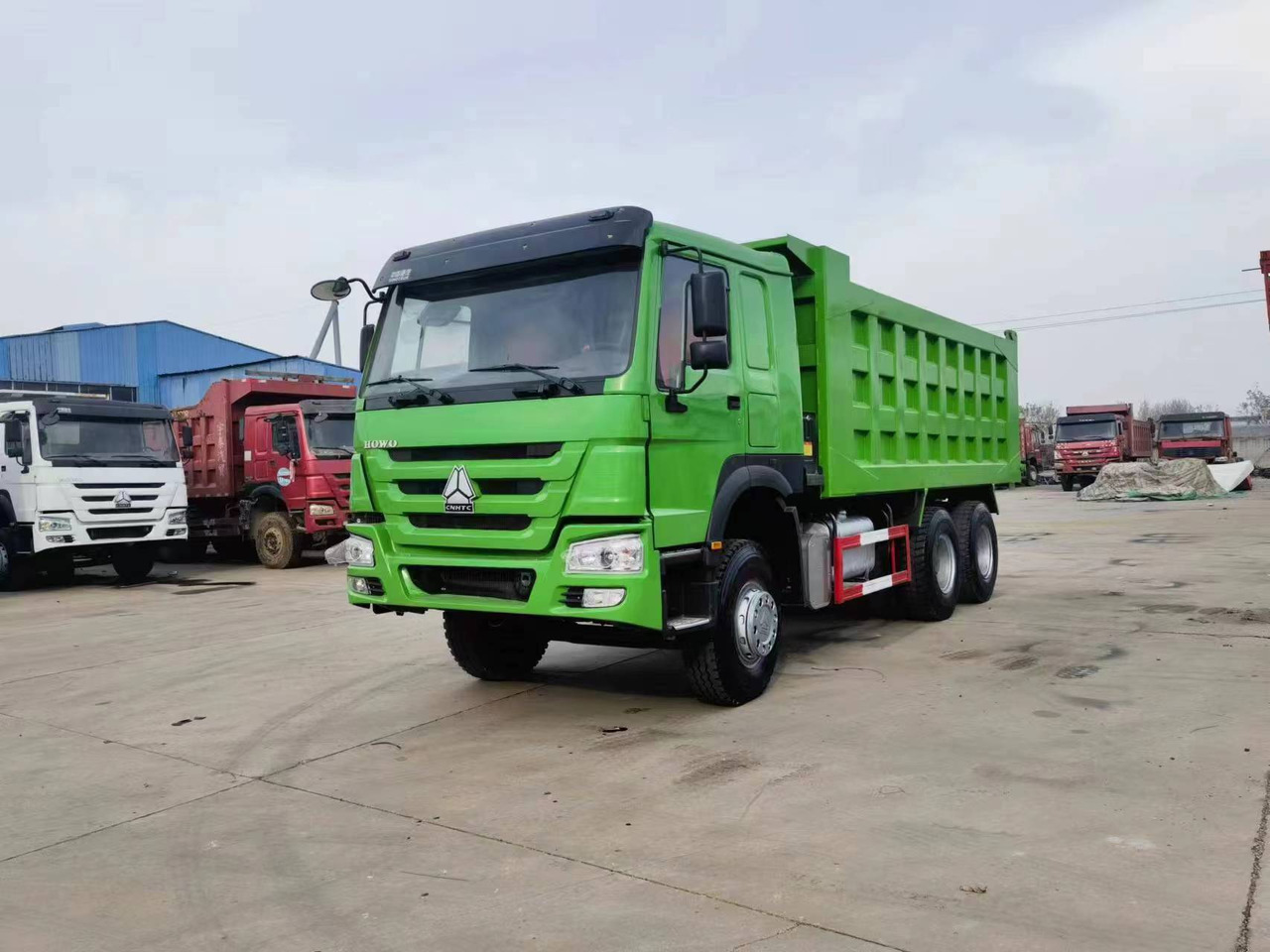 SINOTRUK HOWO 6*4 8*4 DUMP TRUCK - Kipper vrachtwagen: afbeelding 1 SINOTRUK HOWO 6*4 8*4 DUMP TRUCK - Kipper vrachtwagen: afbeelding 1
