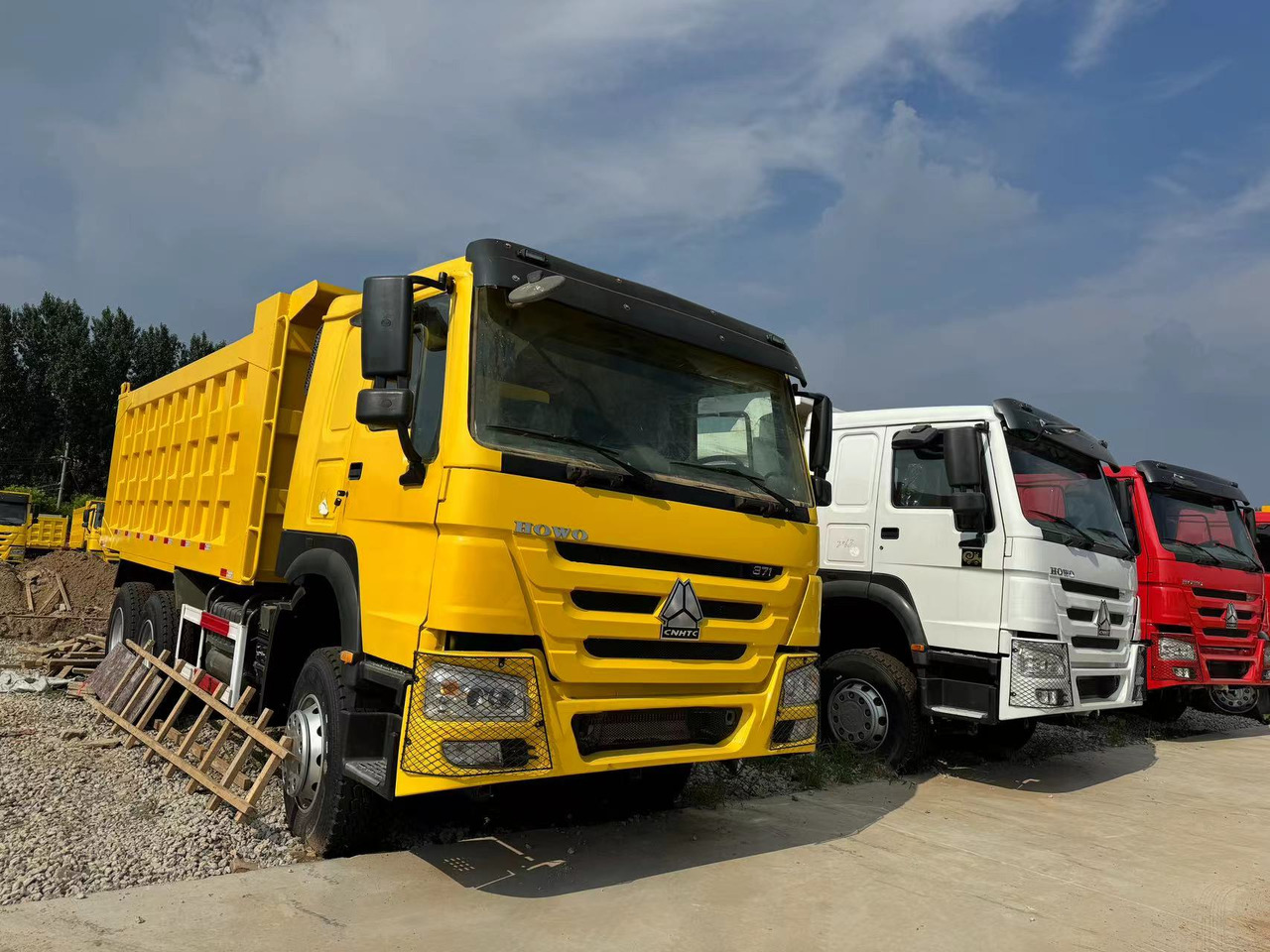 SINOTRUK HOWO 6*4 8*4 DUMP TRUCK - Kipper vrachtwagen: afbeelding 2 SINOTRUK HOWO 6*4 8*4 DUMP TRUCK - Kipper vrachtwagen: afbeelding 2