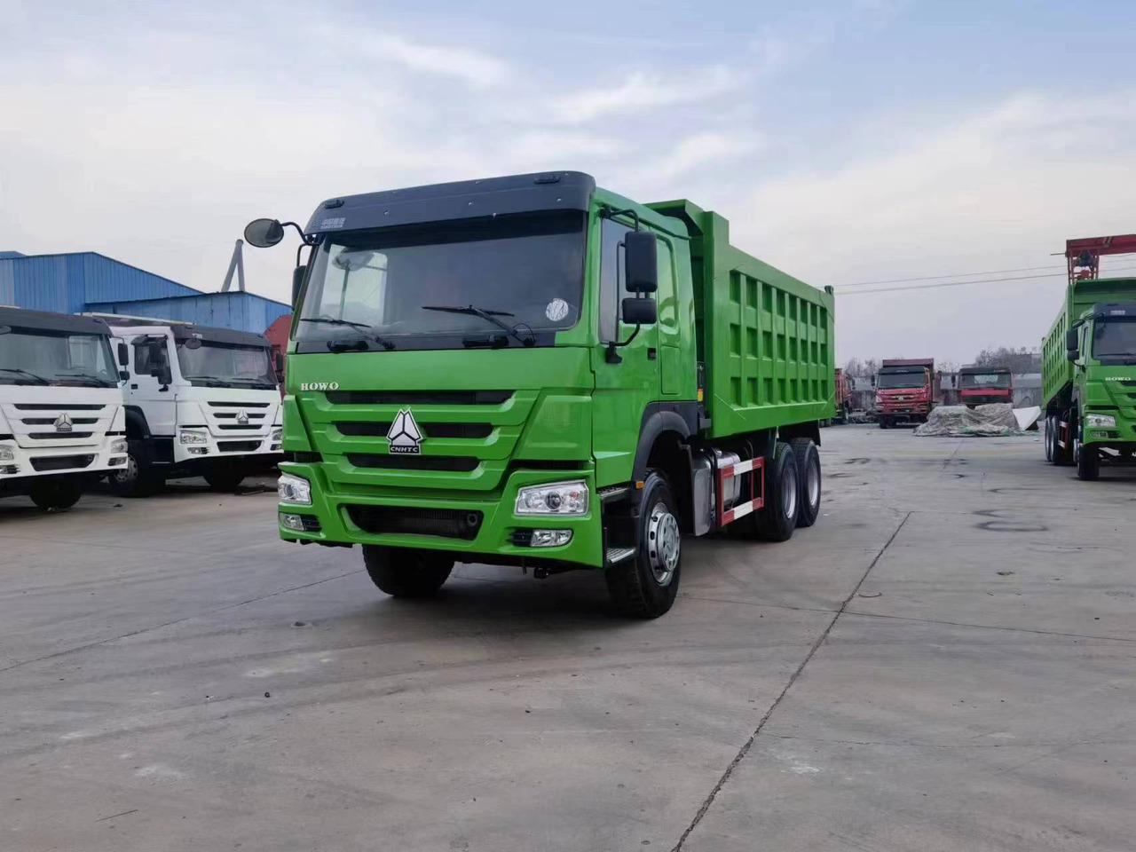 SINOTRUK HOWO 6*4 8*4 DUMP TRUCK - Kipper vrachtwagen: afbeelding 2 SINOTRUK HOWO 6*4 8*4 DUMP TRUCK - Kipper vrachtwagen: afbeelding 2