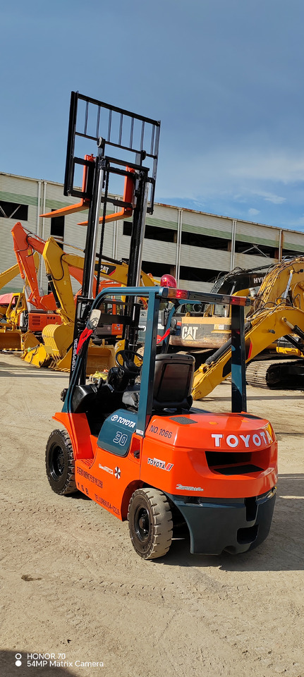 TOYOTA FD30 - Heftruck: afbeelding 1 TOYOTA FD30 - Heftruck: afbeelding 1