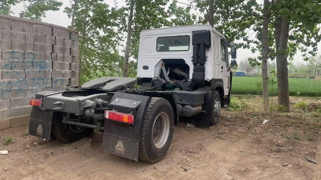 SINOTRUK HOWO 4*2 TRACTOR HEAD 371 375 380 400 420 HP - Trekker: afbeelding 2 SINOTRUK HOWO 4*2 TRACTOR HEAD 371 375 380 400 420 HP - Trekker: afbeelding 2
