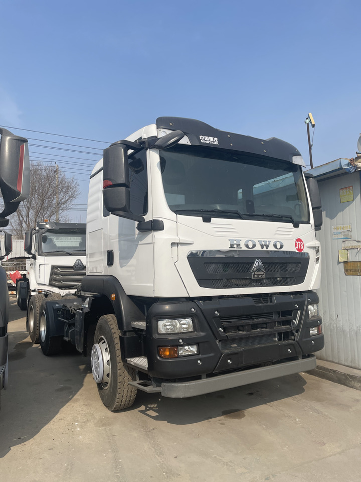 SINOTRUK HOWO 420HP TRACTOR HEAD - Trekker: afbeelding 2 SINOTRUK HOWO 420HP TRACTOR HEAD - Trekker: afbeelding 2