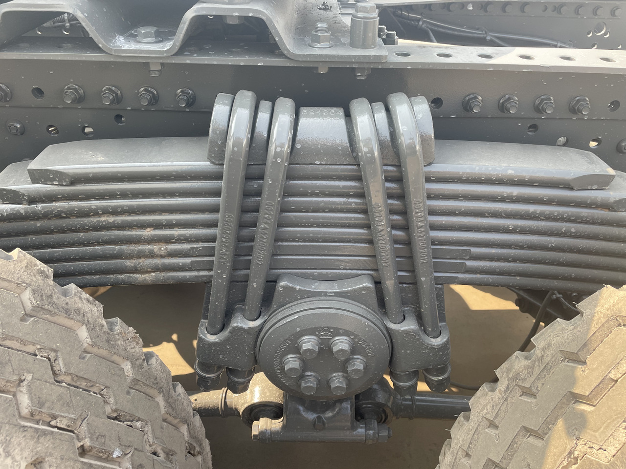 SINOTRUK HOWO 420HP TRACTOR HEAD - Trekker: afbeelding 4 SINOTRUK HOWO 420HP TRACTOR HEAD - Trekker: afbeelding 4