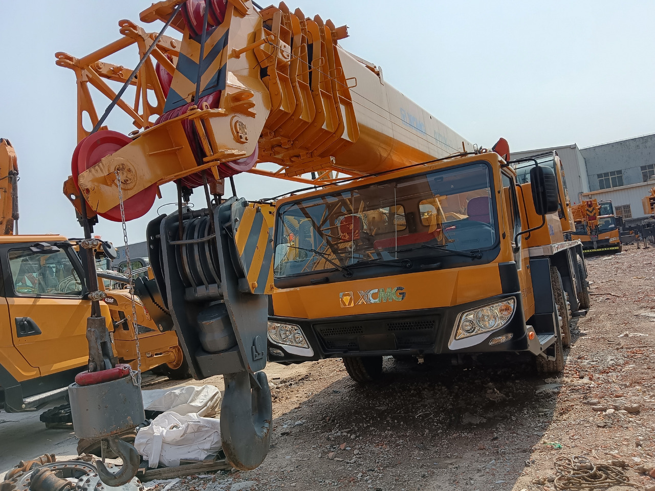 XCMG QY70K 70 TON - Mobiele kraan: afbeelding 2 XCMG QY70K 70 TON - Mobiele kraan: afbeelding 2