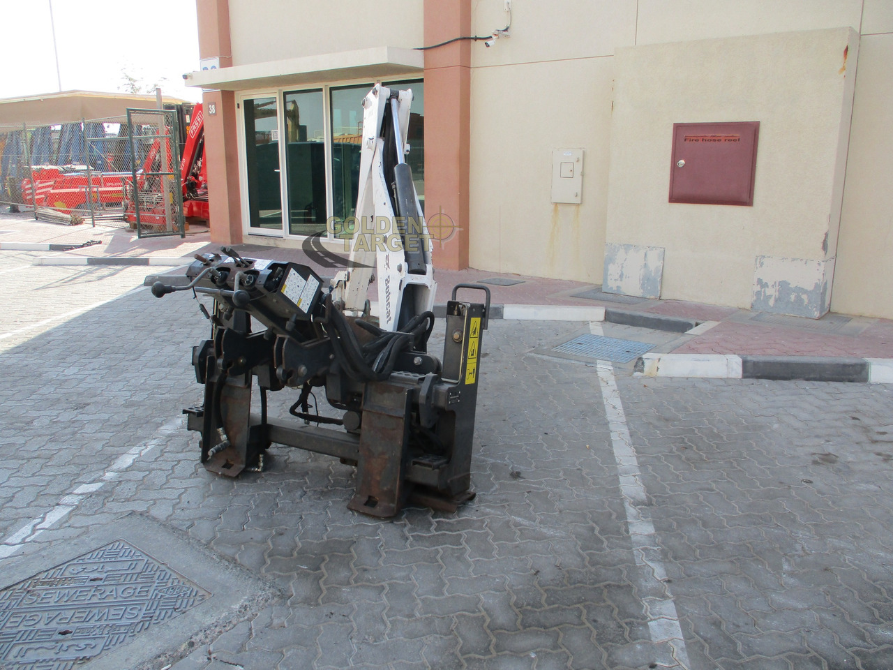 BOBCAT Skid Steer R30S Backhoe Attachment - Voorladerbak voor Schranklader: afbeelding 4 BOBCAT Skid Steer R30S Backhoe Attachment - Voorladerbak voor Schranklader: afbeelding 4