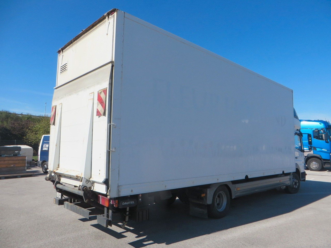Mercedes-Benz Atego 1024 Box body with tail lift - Bakwagen: afbeelding 3 Mercedes-Benz Atego 1024 Box body with tail lift - Bakwagen: afbeelding 3