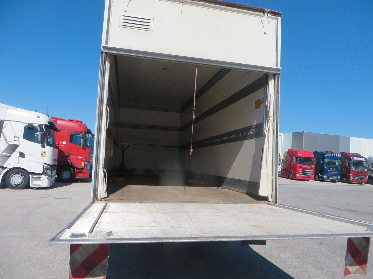 Mercedes-Benz Atego 1024 Box body with tail lift - Bakwagen: afbeelding 5 Mercedes-Benz Atego 1024 Box body with tail lift - Bakwagen: afbeelding 5