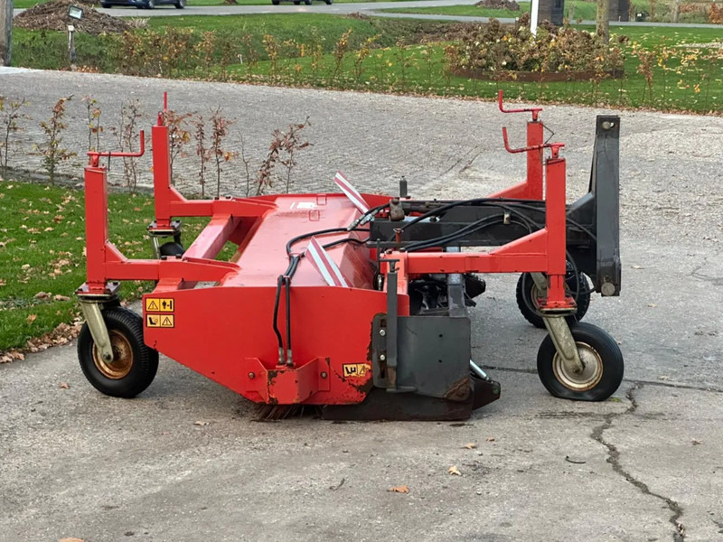 Tractor Hekamp Veegmachine met opvangbak Hydraulisch borstel: afbeelding 10 Tractor Hekamp Veegmachine met opvangbak Hydraulisch borstel: afbeelding 10