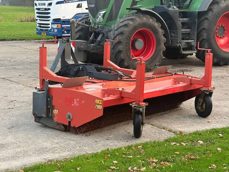 Tractor Hekamp Veegmachine met opvangbak Hydraulisch borstel: afbeelding 7 Tractor Hekamp Veegmachine met opvangbak Hydraulisch borstel: afbeelding 7