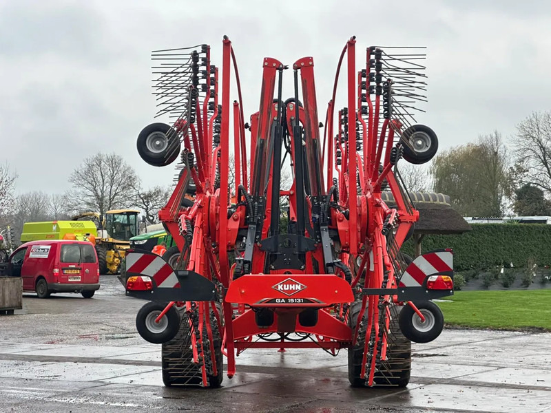 Kuhn GA 15131 Zwadhark 4 rotorhark 15 meter!! - Hooischudder: afbeelding 3 Kuhn GA 15131 Zwadhark 4 rotorhark 15 meter!! - Hooischudder: afbeelding 3