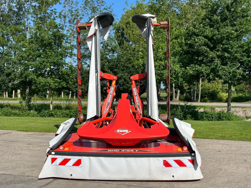 Kuhn GMD 9530 & GMD 3125 F-FF Triple maaier Vlindermaaier Schijvenmaaier - Maaimachine: afbeelding 2 Kuhn GMD 9530 & GMD 3125 F-FF Triple maaier Vlindermaaier Schijvenmaaier - Maaimachine: afbeelding 2