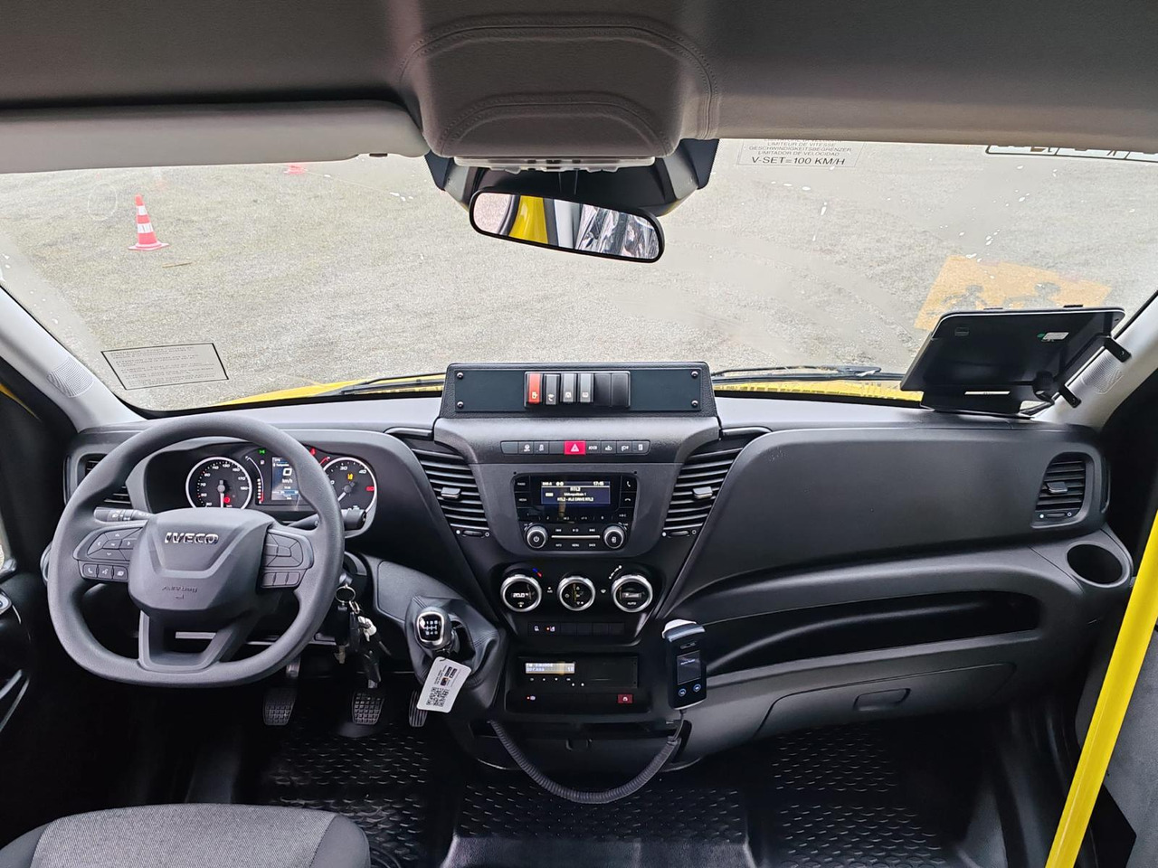 Leasing  5 MINIBUS IVECO DAILY NEUF ET NON IMMATRICULE 5 MINIBUS IVECO DAILY NEUF ET NON IMMATRICULE: afbeelding 13