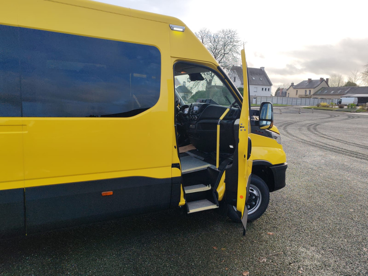 5 MINIBUS IVECO DAILY NEUF ET NON IMMATRICULE - Minibus, Personenvervoer: afbeelding 4 5 MINIBUS IVECO DAILY NEUF ET NON IMMATRICULE - Minibus, Personenvervoer: afbeelding 4