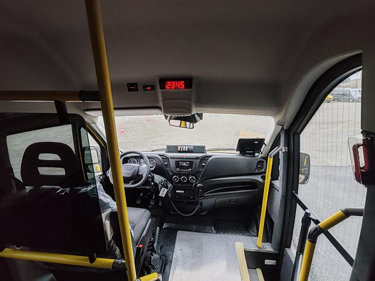 Leasing  5 MINIBUS IVECO DAILY NEUF ET NON IMMATRICULE 5 MINIBUS IVECO DAILY NEUF ET NON IMMATRICULE: afbeelding 12