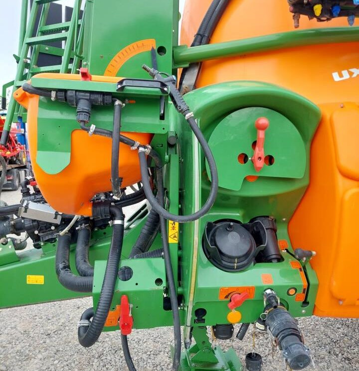 Amazone UX 5200 - 28m med Ama-Select - Getrokken veldspuit: afbeelding 4 Amazone UX 5200 - 28m med Ama-Select - Getrokken veldspuit: afbeelding 4
