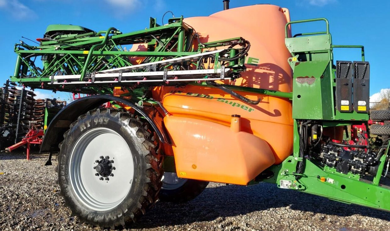 Amazone UX 6200 Super 30-24m - Getrokken veldspuit: afbeelding 2 Amazone UX 6200 Super 30-24m - Getrokken veldspuit: afbeelding 2