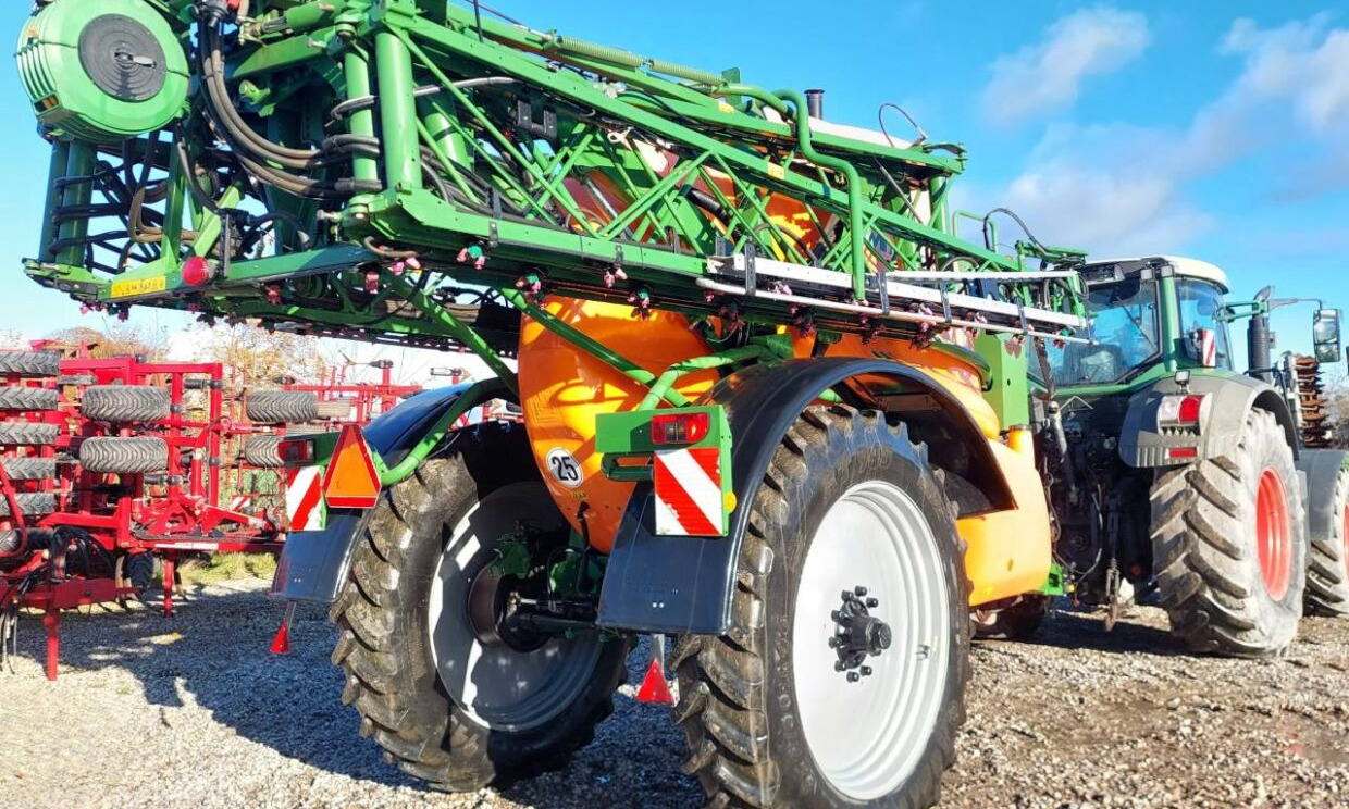 Amazone UX 6200 Super 30-24m - Getrokken veldspuit: afbeelding 3 Amazone UX 6200 Super 30-24m - Getrokken veldspuit: afbeelding 3