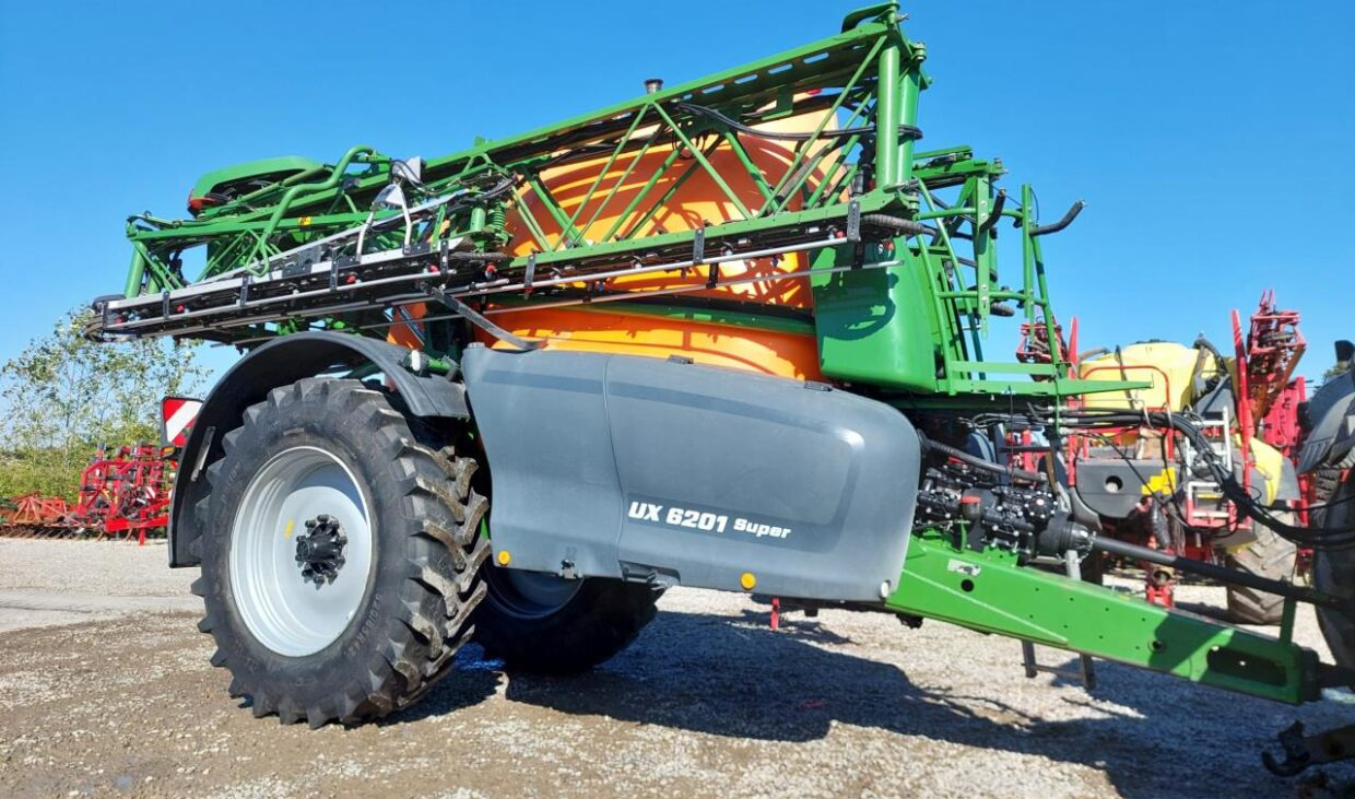 Amazone UX 6201 Super - 24-30-36m - Getrokken veldspuit: afbeelding 1 Amazone UX 6201 Super - 24-30-36m - Getrokken veldspuit: afbeelding 1