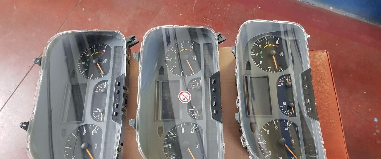 Mercedes-Benz AXOR EURO 5 - Instrumentenpaneel voor Vrachtwagen: afbeelding 1 Mercedes-Benz AXOR EURO 5 - Instrumentenpaneel voor Vrachtwagen: afbeelding 1