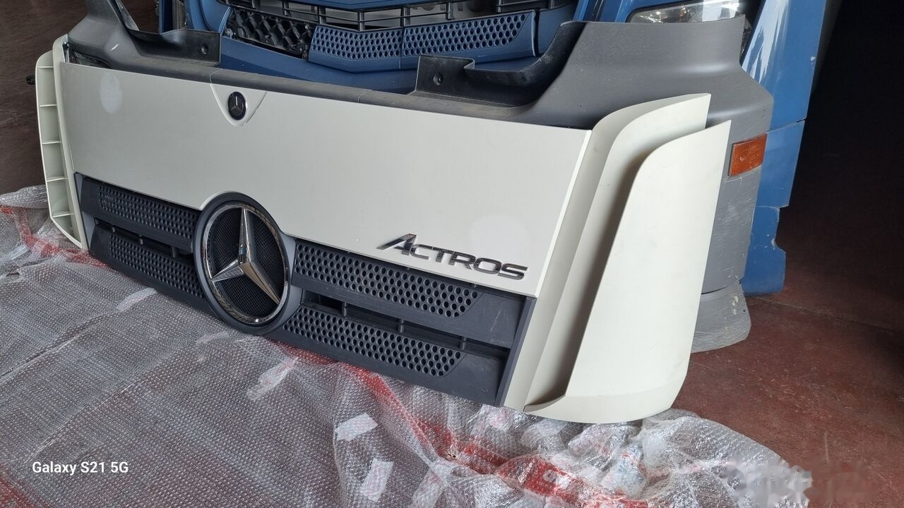 Mercedes-Benz MERCEDES ACTROS MP4 EURO 6 Mercedes-Benz ACTROS MP4 - Motorkap voor Vrachtwagen: afbeelding 1 Mercedes-Benz MERCEDES ACTROS MP4 EURO 6 Mercedes-Benz ACTROS MP4 - Motorkap voor Vrachtwagen: afbeelding 1