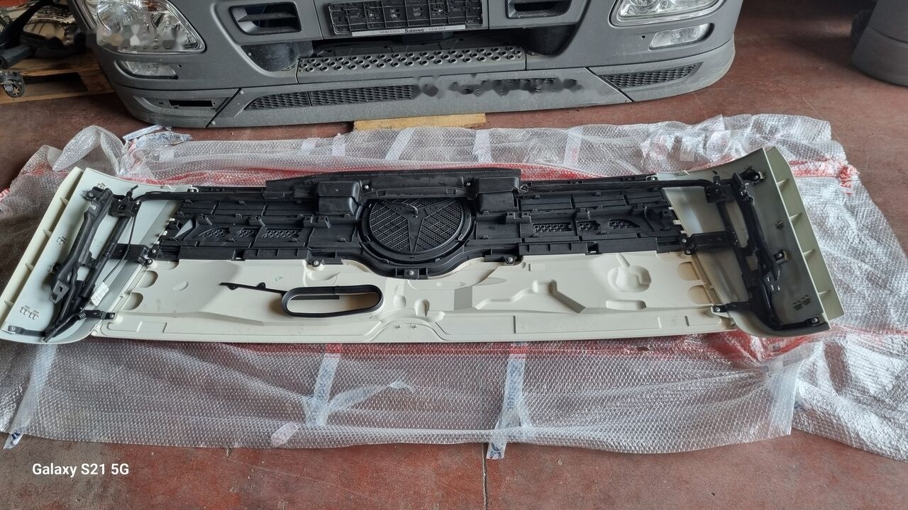 Mercedes-Benz MERCEDES ACTROS MP4 EURO 6 Mercedes-Benz ACTROS MP4 - Motorkap voor Vrachtwagen: afbeelding 5 Mercedes-Benz MERCEDES ACTROS MP4 EURO 6 Mercedes-Benz ACTROS MP4 - Motorkap voor Vrachtwagen: afbeelding 5