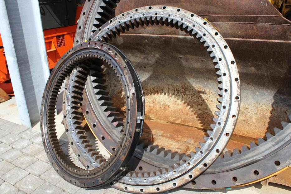Hitachi 220 - Draaikrans voor Bouwmachine: afbeelding 2 Hitachi 220 - Draaikrans voor Bouwmachine: afbeelding 2