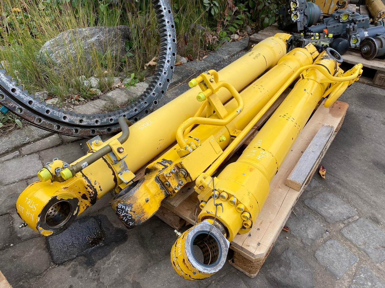 Holland E 215 - Hydraulische cilinder voor Bouwmachine: afbeelding 4 Holland E 215 - Hydraulische cilinder voor Bouwmachine: afbeelding 4