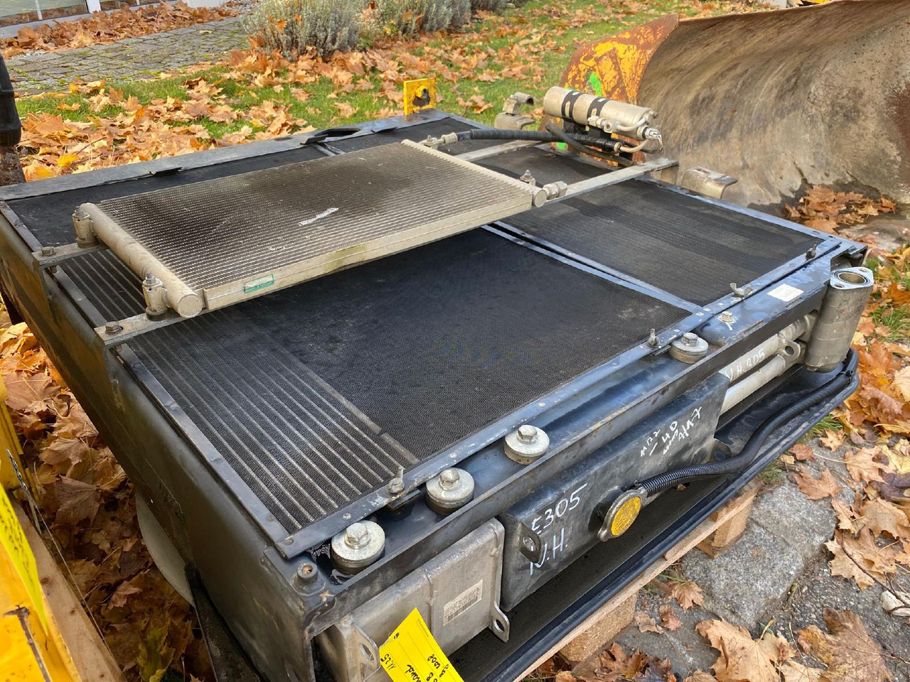 Holland E 305 - Koelsysteem voor Bouwmachine: afbeelding 1 Holland E 305 - Koelsysteem voor Bouwmachine: afbeelding 1