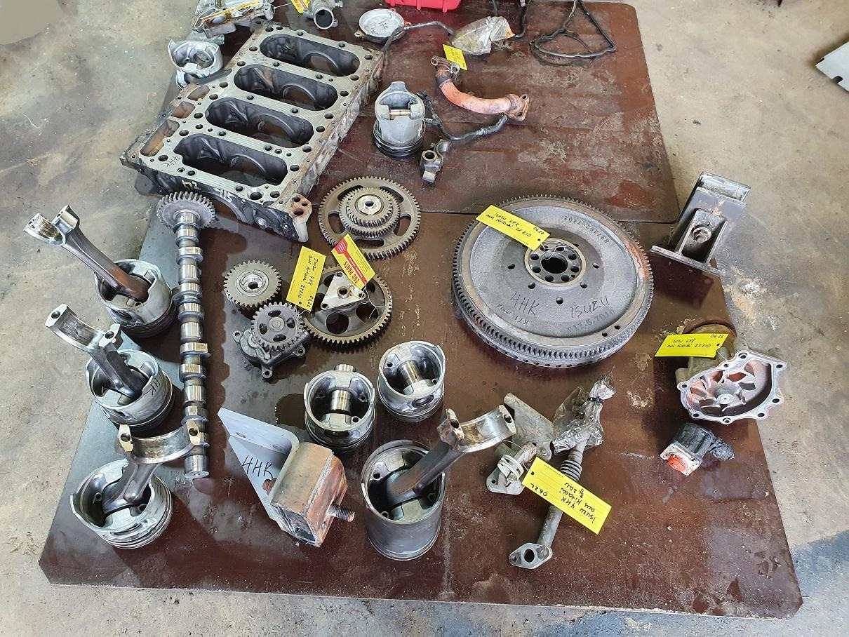 Isuzu 4HK 1X - Cilinderblok voor Vrachtwagen: afbeelding 2 Isuzu 4HK 1X - Cilinderblok voor Vrachtwagen: afbeelding 2