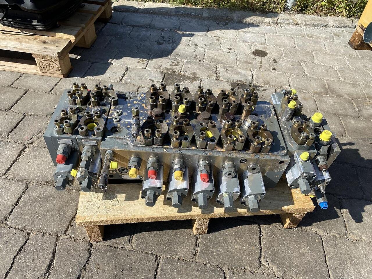 Liebherr A 900 C LIT - Hydraulisch ventiel voor Bouwmachine: afbeelding 1 Liebherr A 900 C LIT - Hydraulisch ventiel voor Bouwmachine: afbeelding 1