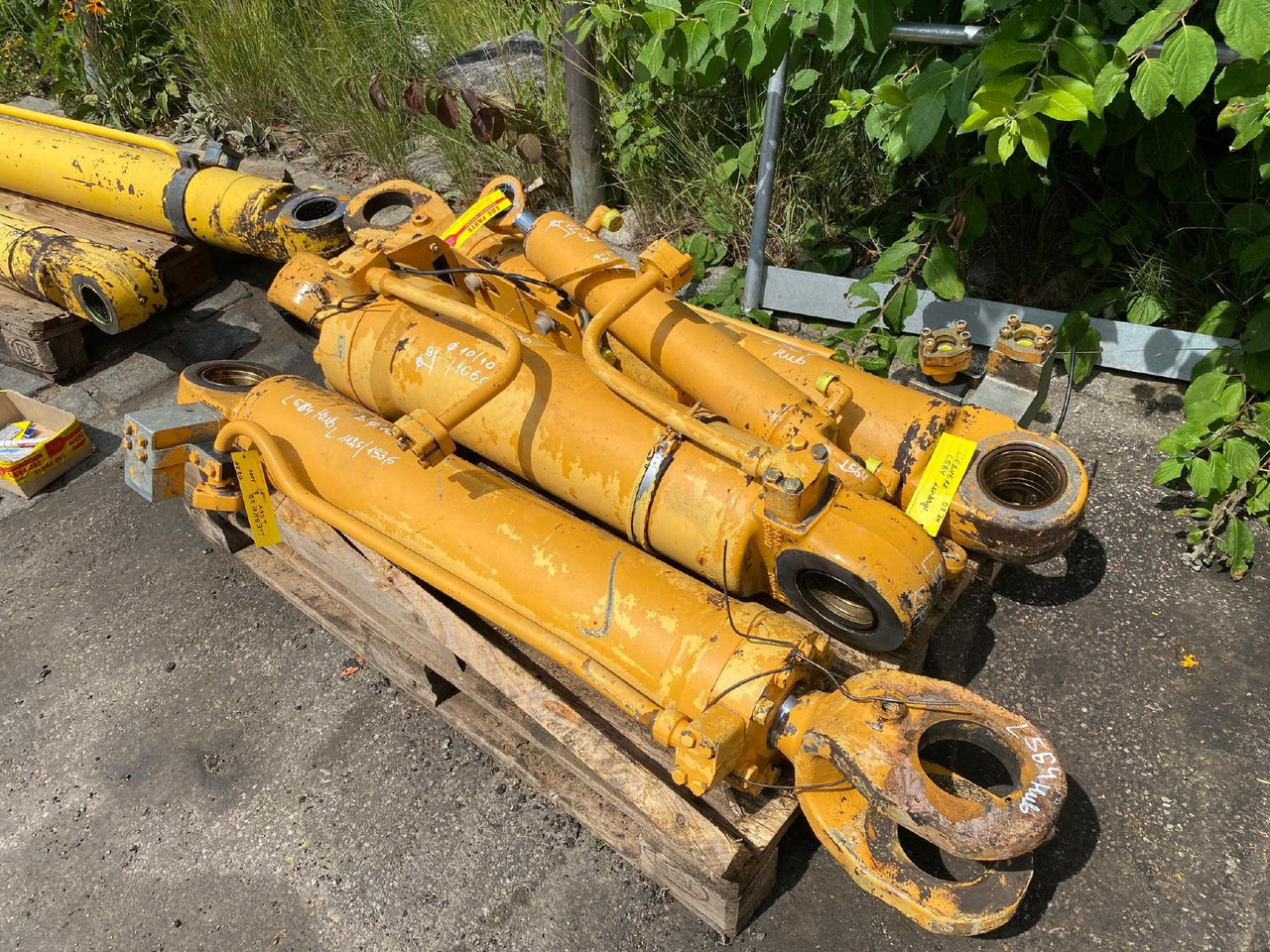 Liebherr L 564 - Hydraulische cilinder voor Bouwmachine: afbeelding 2 Liebherr L 564 - Hydraulische cilinder voor Bouwmachine: afbeelding 2